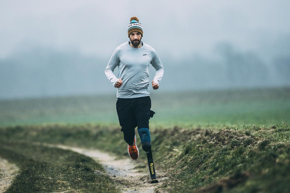 Kim Cremer beim Lauftraining mit Prothese