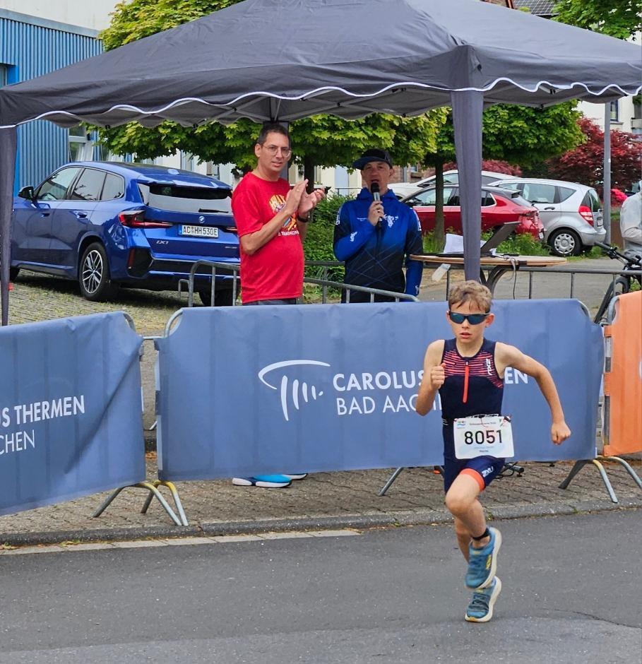 Joschua Zander (Schüler C) beim Zieleinlauf auf das Siegertreppchen in Aachen 2026
