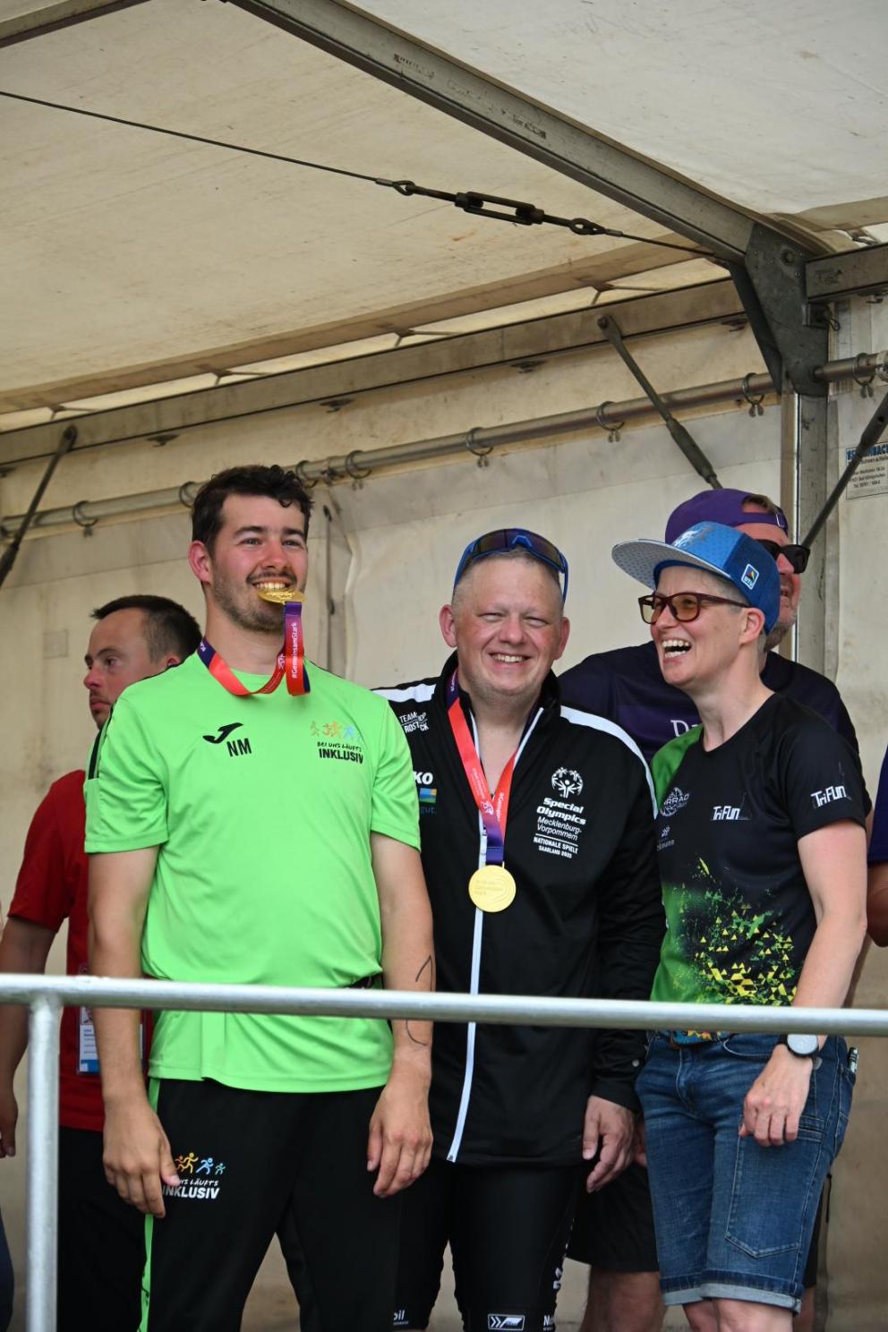 Judith Hendriks bei der Siegerehrung Triathlon