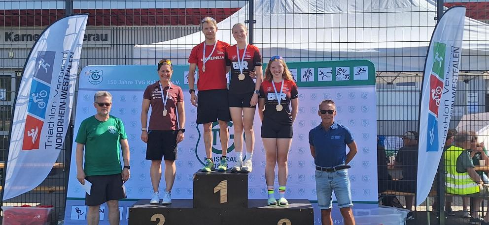 4 von den 6 Landesmeister*innen auf dem Siegerpodest der Sprintdistanz in Kamen 2026
