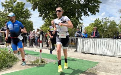 Para Triathletin Lena Hermann vom SV Gladbeck auf der Laufstrecke bei den DACH Meisterschaften in Schweinfurt